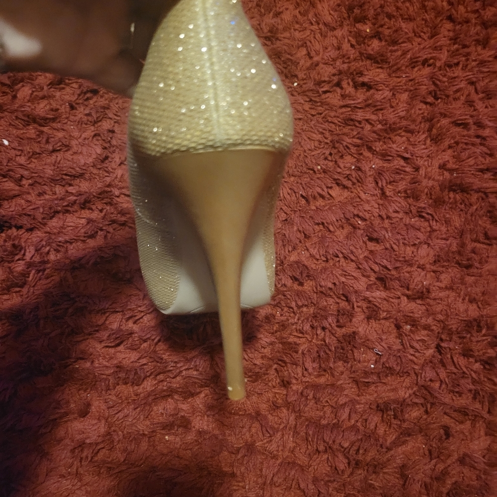 Shoes - Picture 3 of 9